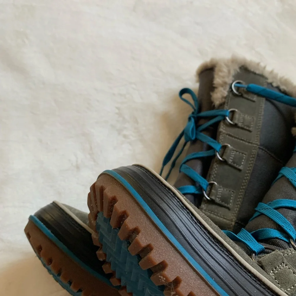 Women's Gray Winter Boots with Teal Laces